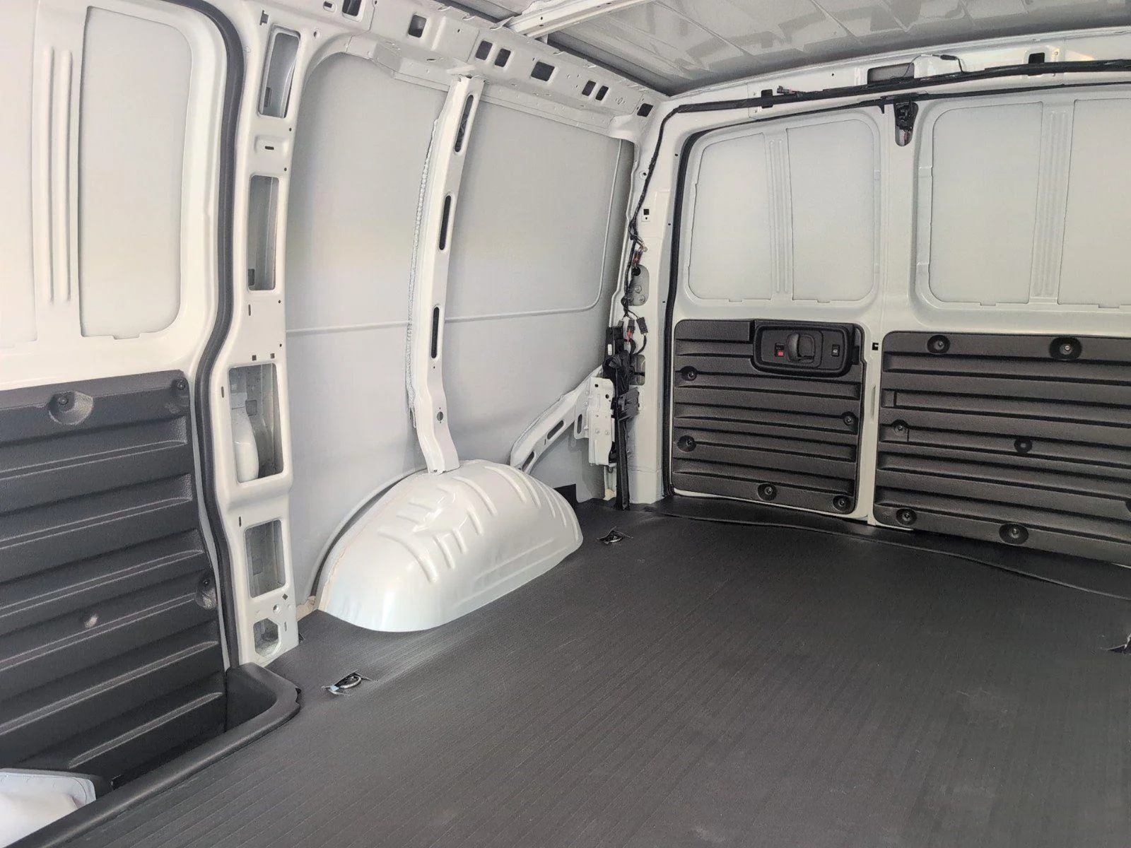 New 2026 Summit White GMC Work Van image 34