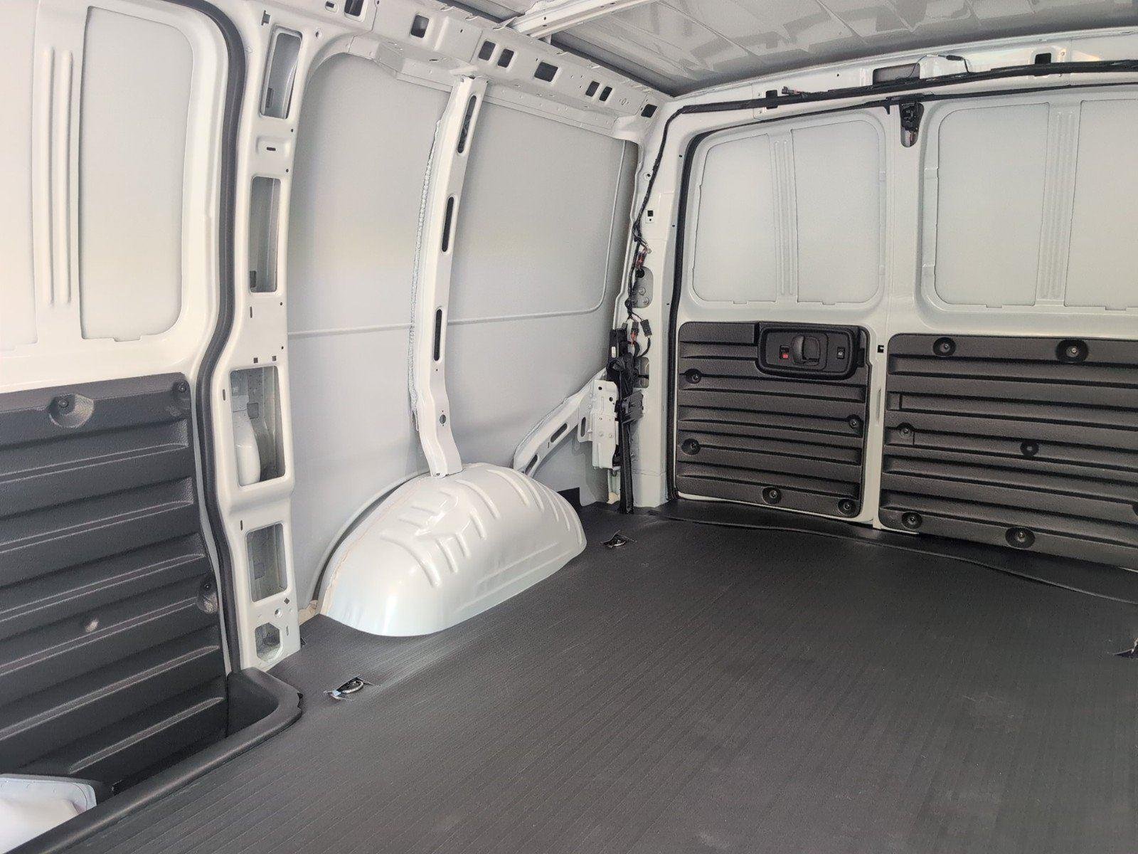 New 2026 Summit White GMC Work Van image 34