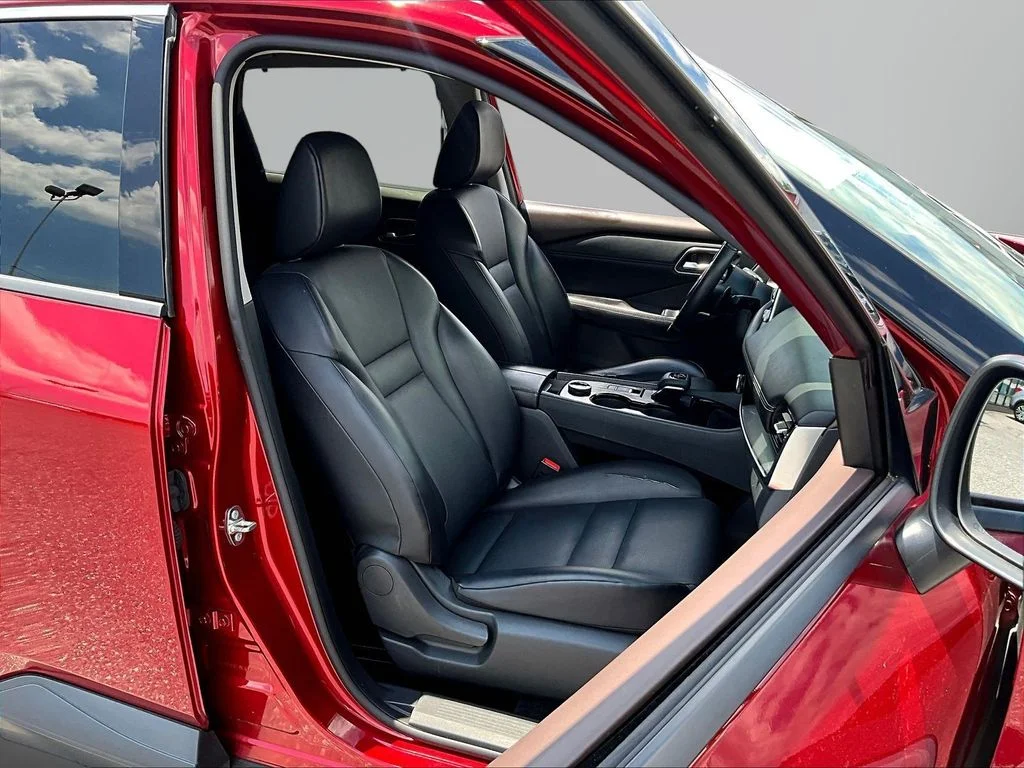 Used 2021 Red Nissan SV image 29