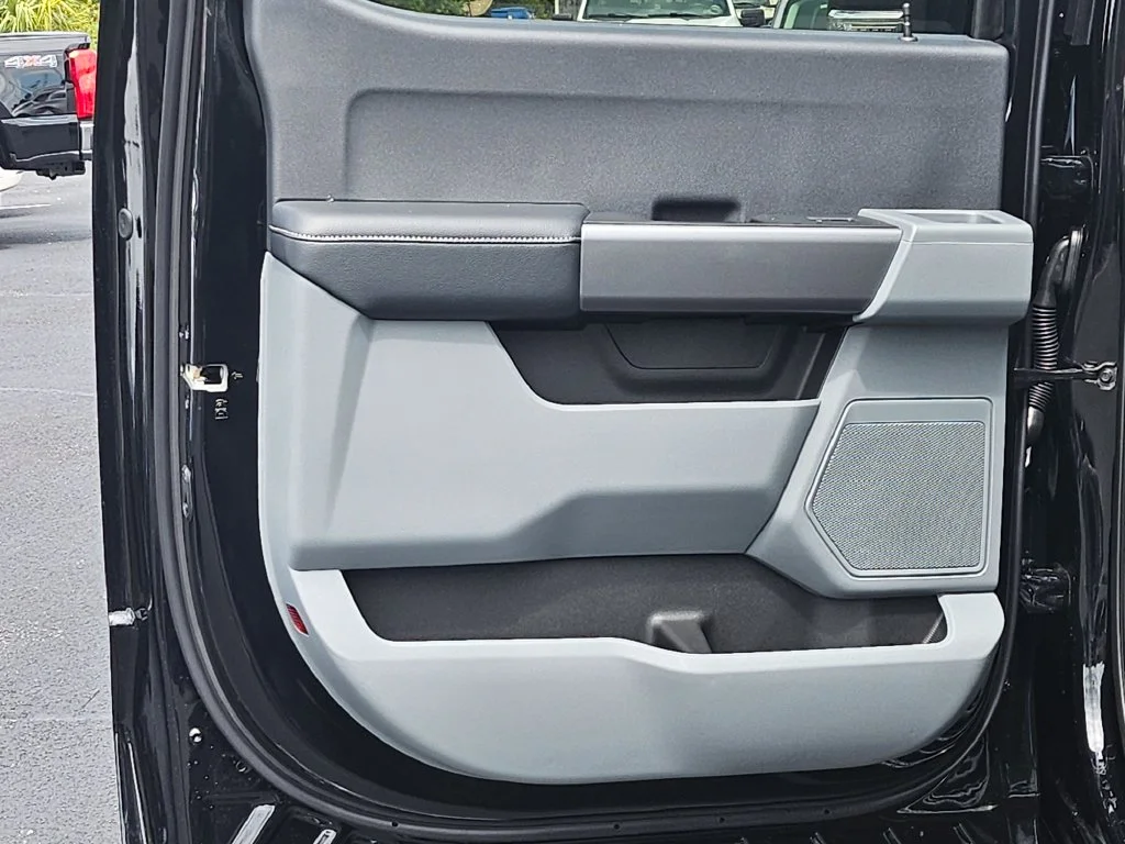 New 2027 Agate Black Metallic Ford F-250® XL image 31