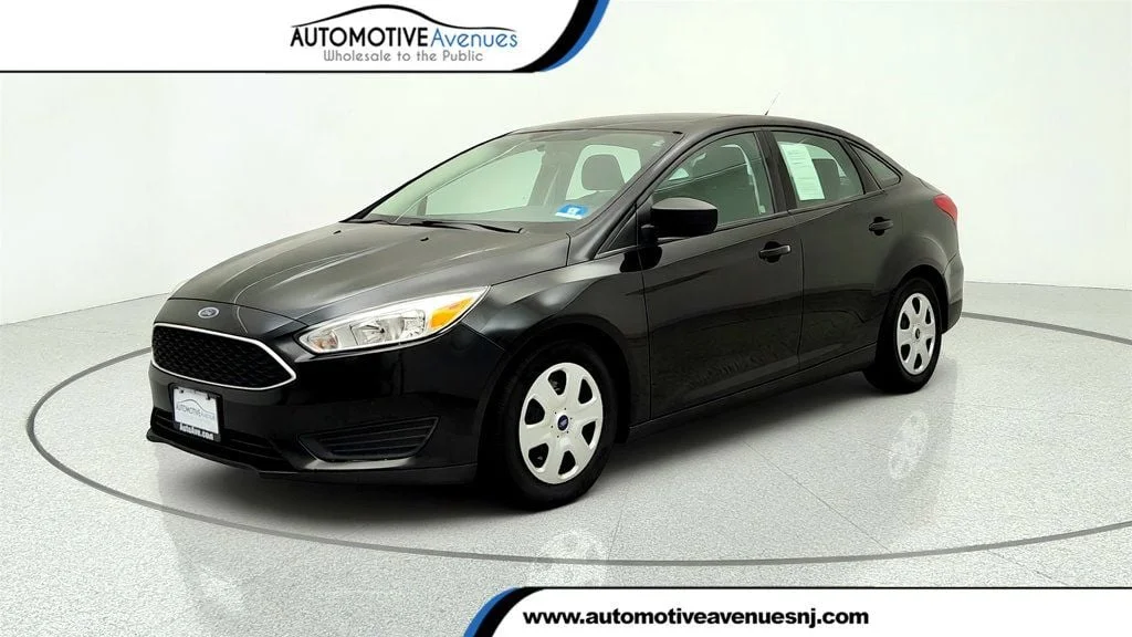 2016 Ford Focus Sedan S's photo