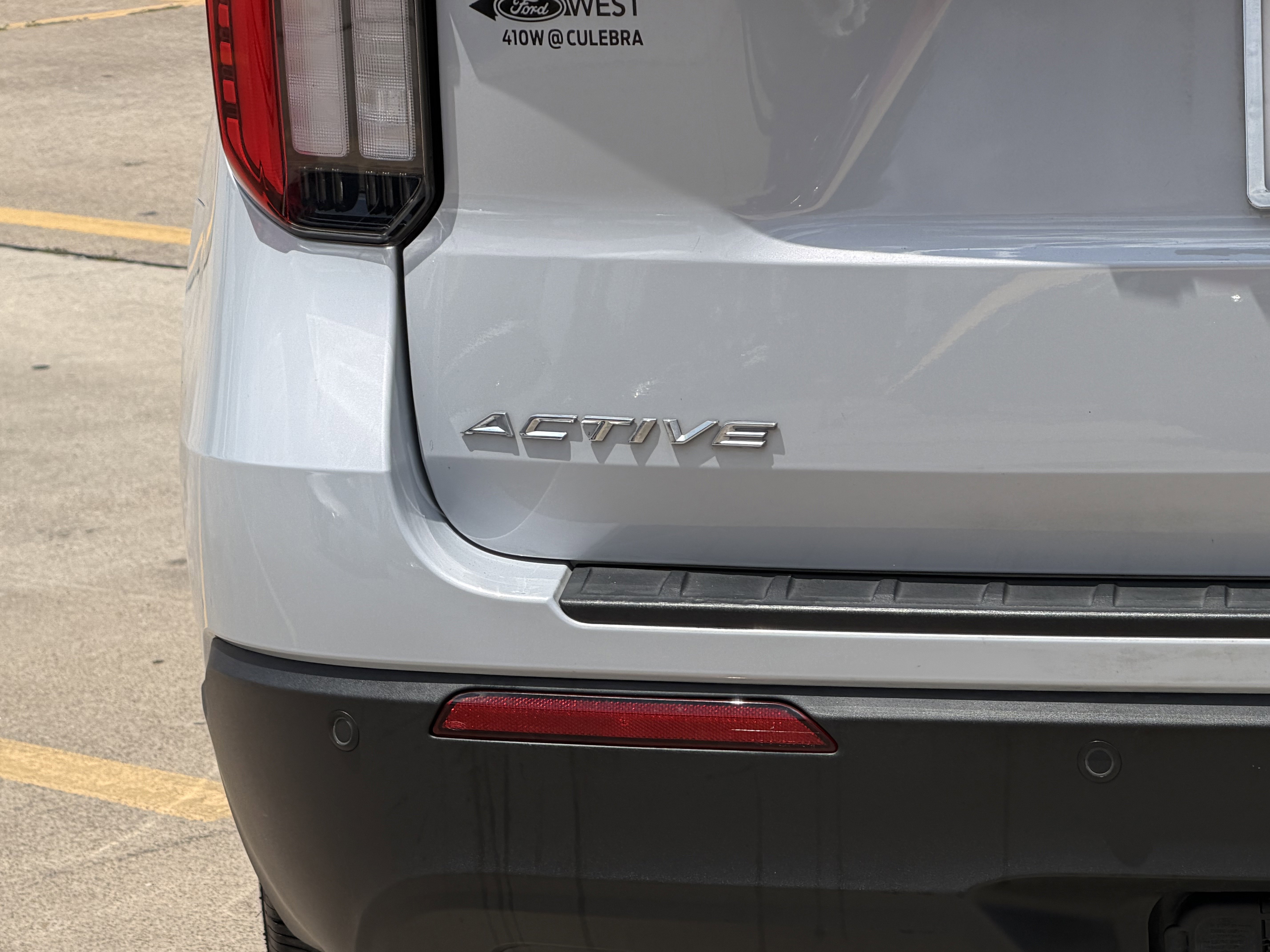 Used 2025 Space White Metallic Ford Active image 7