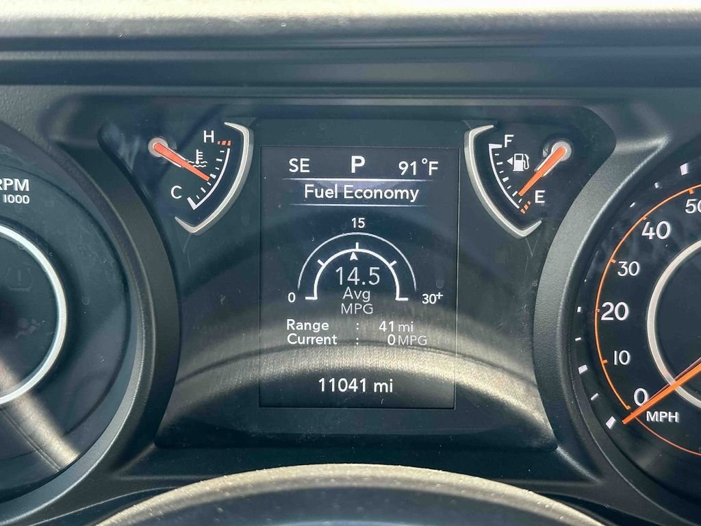 Used 2025 Green Jeep Sport S image 25