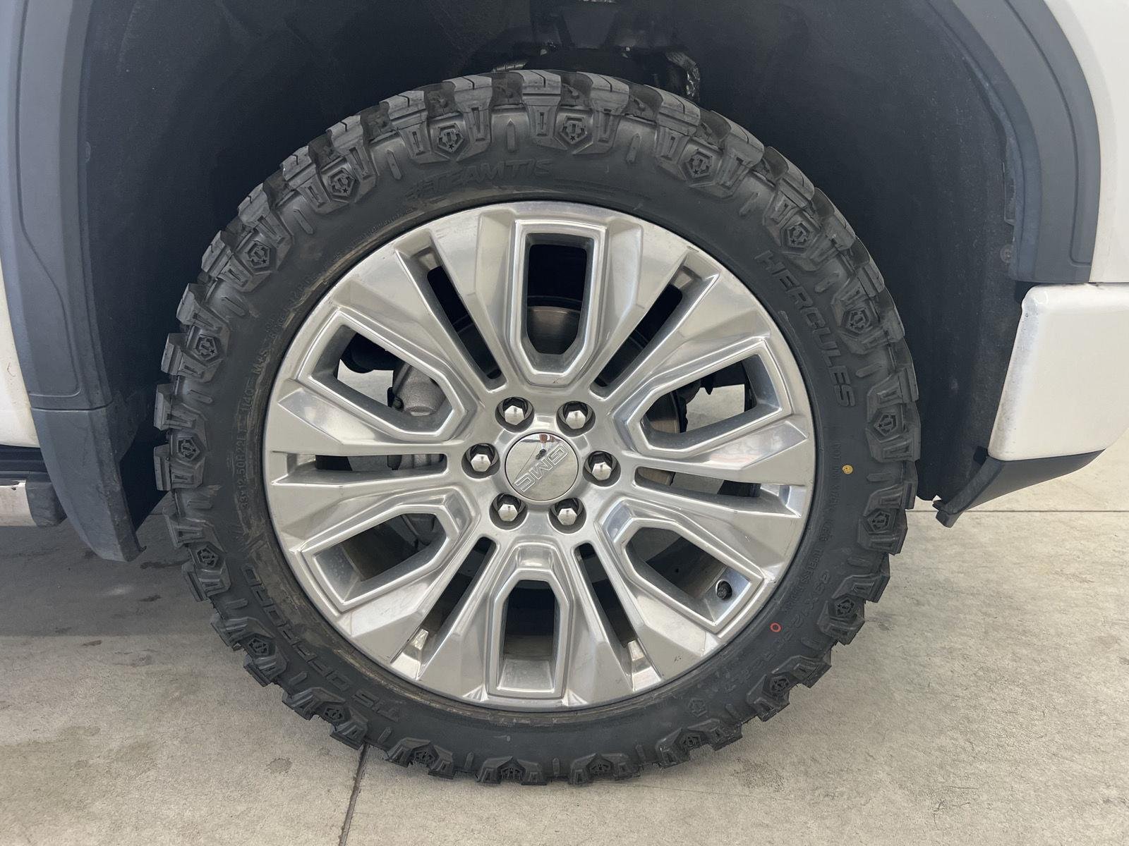 Used 2021 White Frost Tricoat GMC Denali image 8