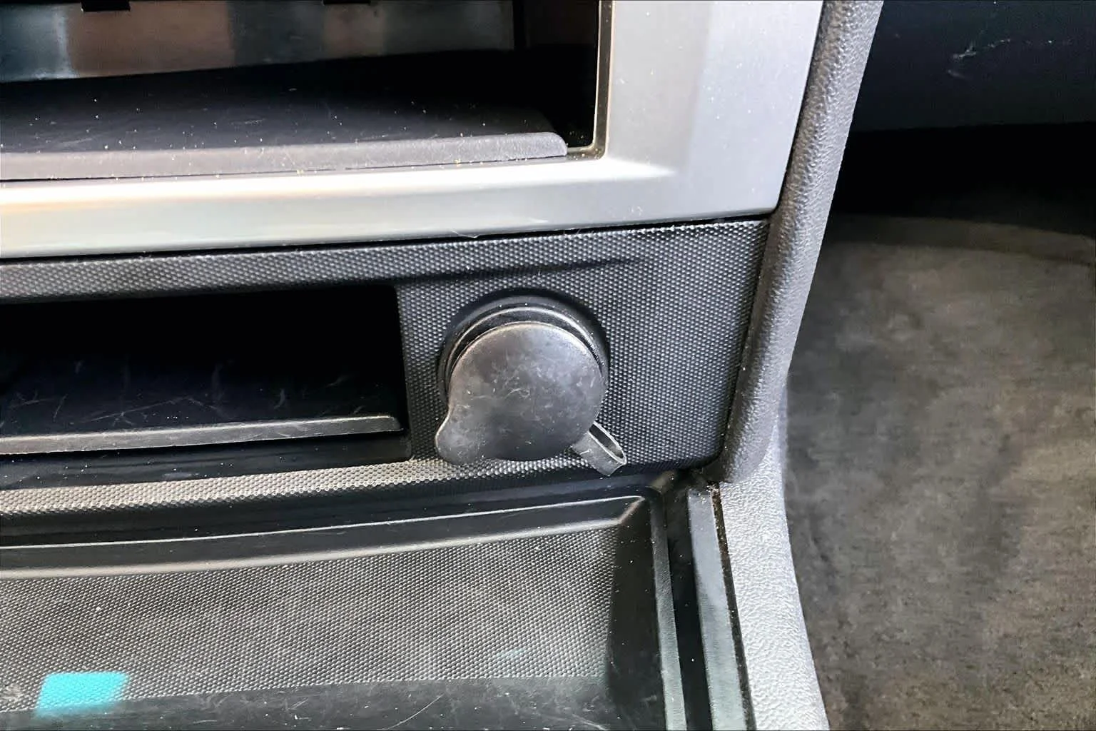 Used 2008 Bright Silver Metallic Dodge SXT image 30