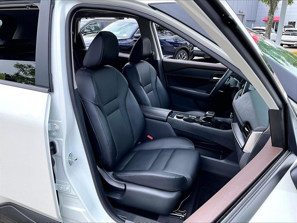 Used 2023 White Nissan SV image 11