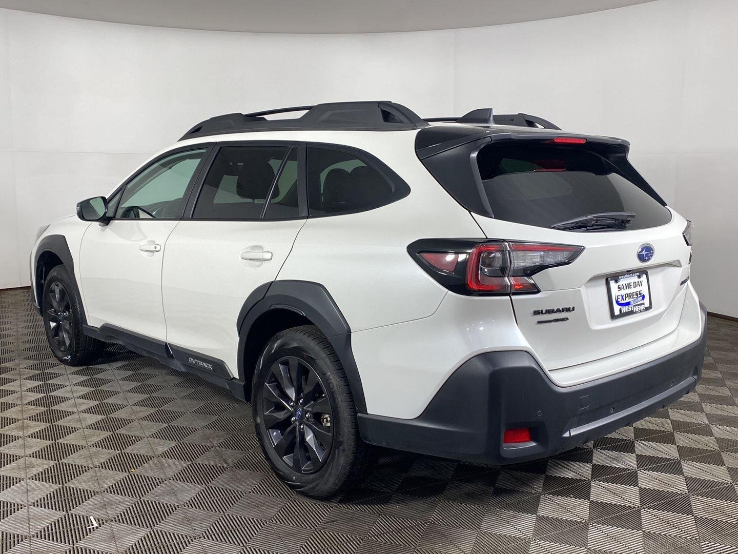 Used 2025 Crystal White Pearl Subaru Onyx Edition image 8