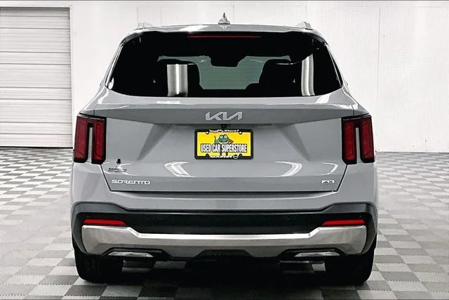 Used 2025 Wolf Gray Kia EX image 5