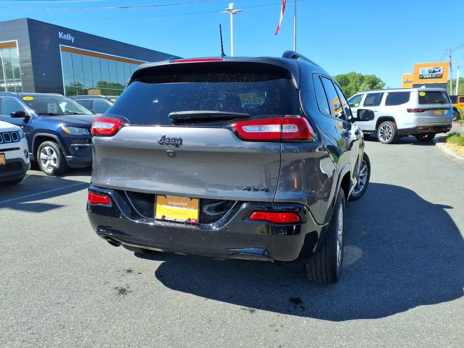 Certified Used 2018 Granite Crystal Met. Clear Coat Jeep Latitude Tech Connect image 8