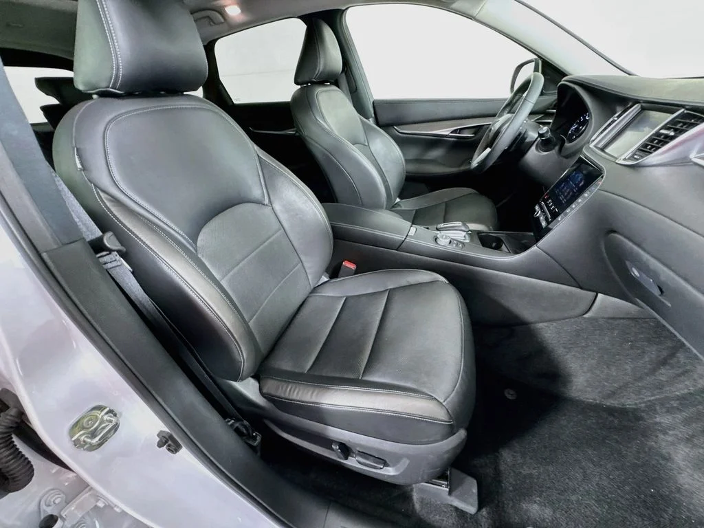Certified Used 2023 White INFINITI LUXE image 39
