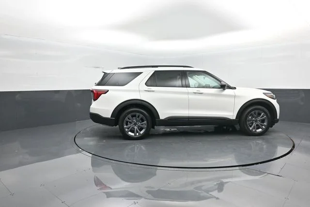 New 2026 Star White Metallic Tri-Coat Ford Active image 8