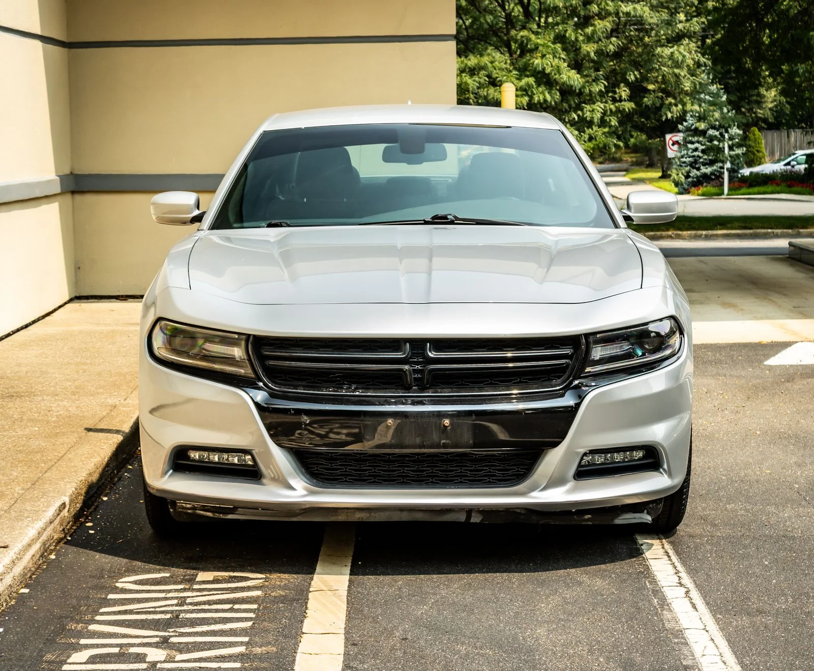 Used 2019 Dodge Charger SXT with VIN 2C3CDXJG7KH651148 for sale in Commack, NY