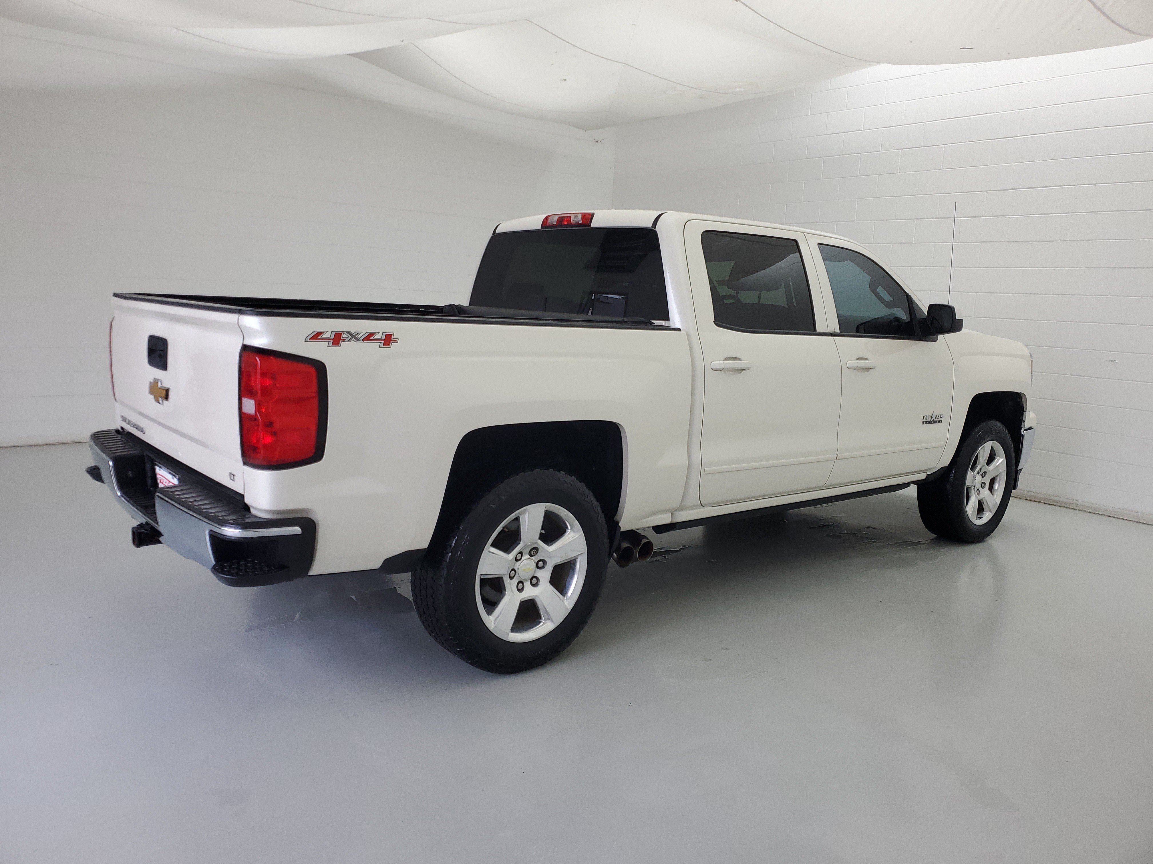 Used 2015 White Diamond Pearl Chevrolet LT image 5