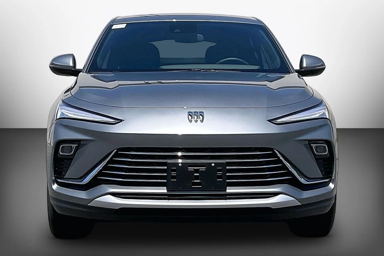 Used 2025 Gray Buick Preferred image 3