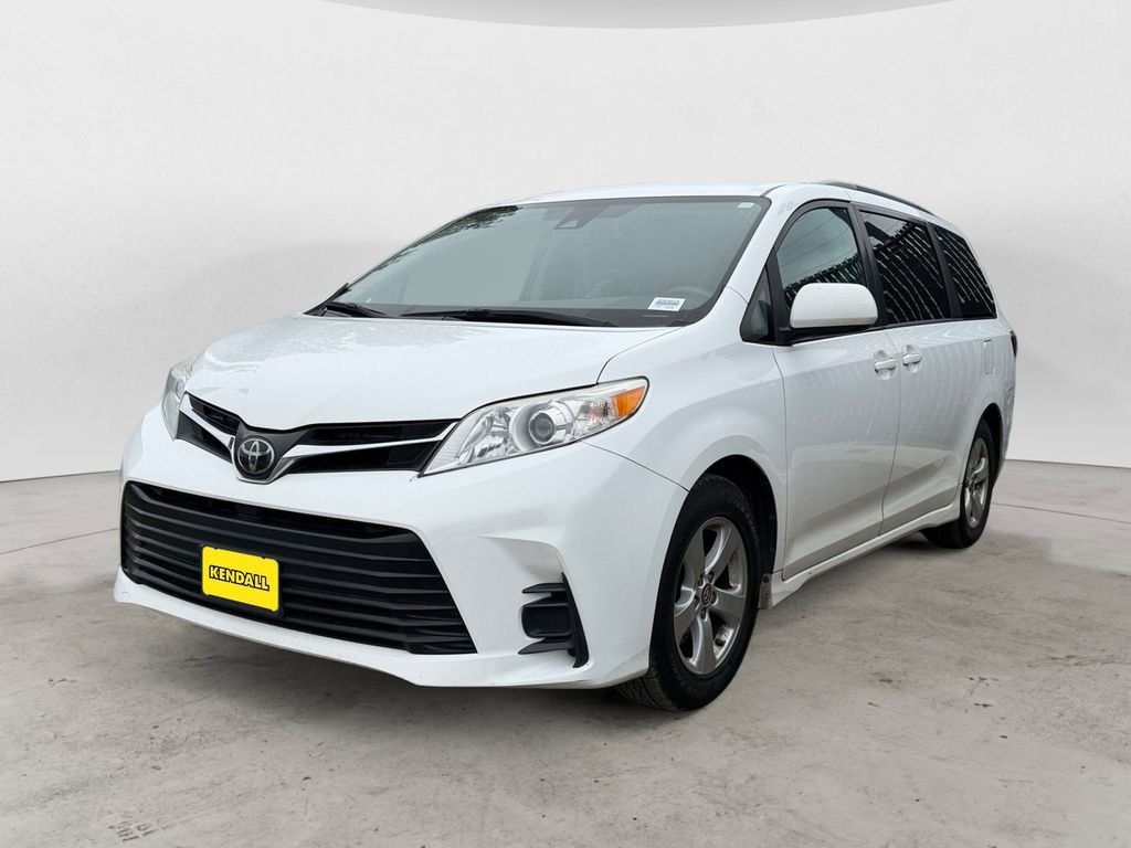 2018 Toyota Sienna LE V6 8-Passenger's photo