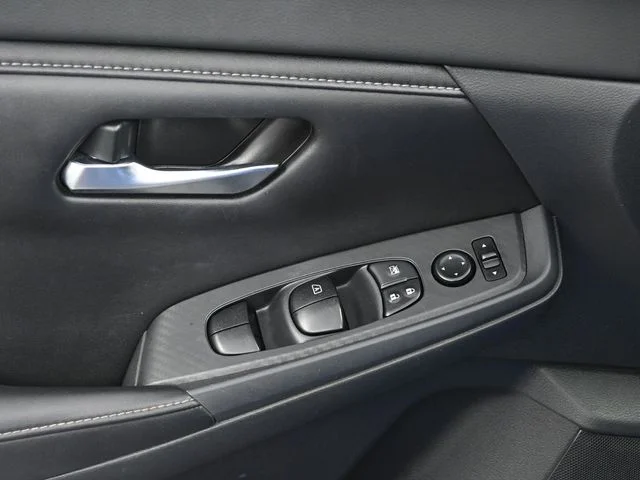Used 2022 Blue Nissan SV image 10
