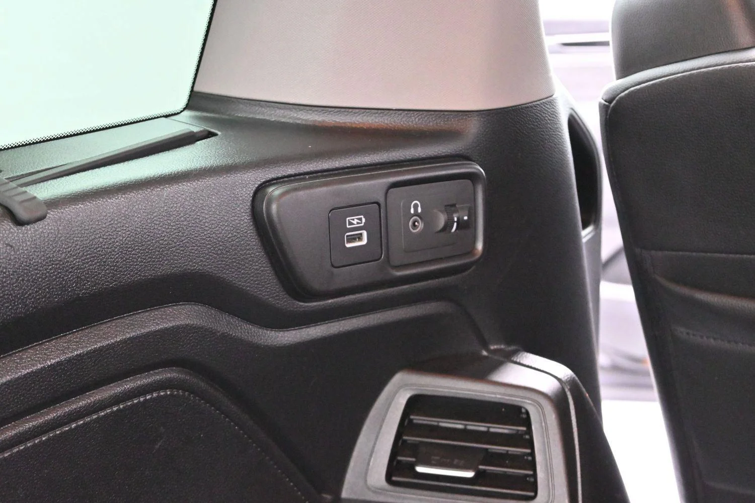 Used 2023 Modern Steel Metallic Honda Touring image 36