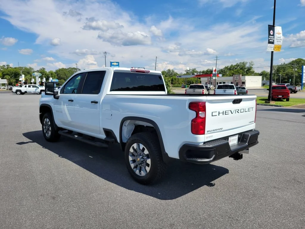 New 2026 Summit White Chevrolet Custom image 3