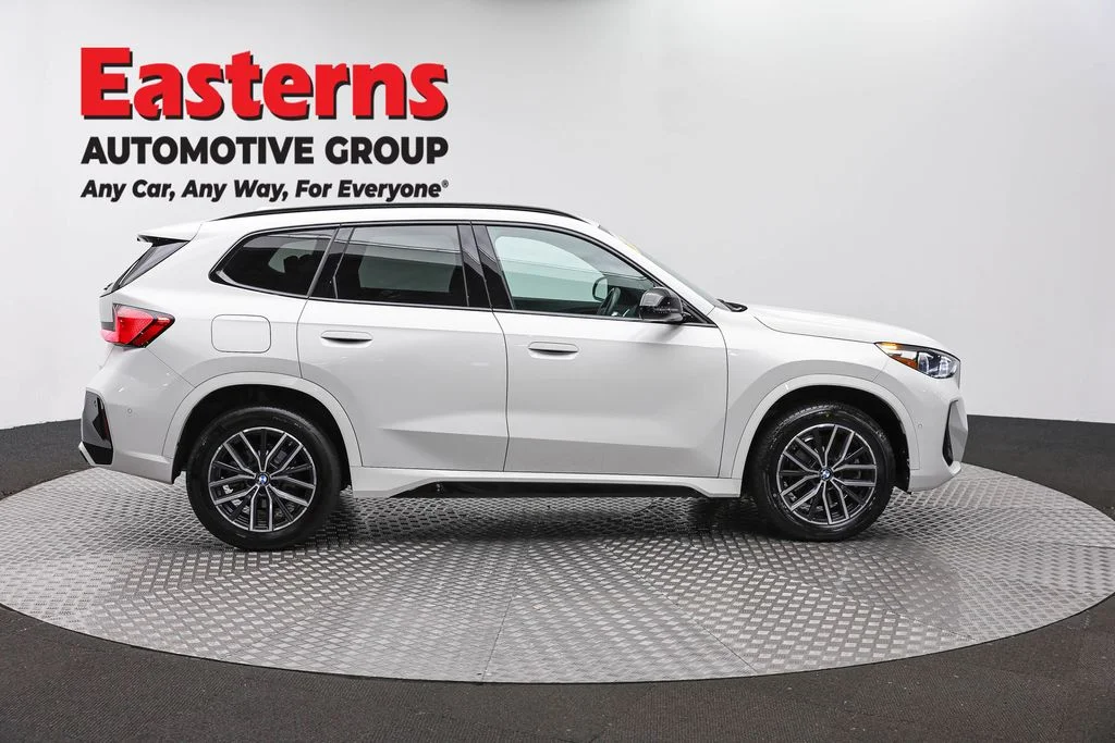 Used 2023 White BMW xDrive28i image 4