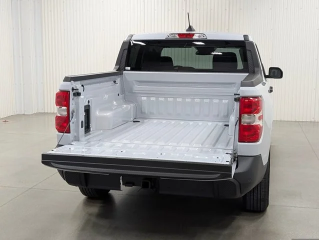 New 2026 Space White Metallic Ford XLT image 48