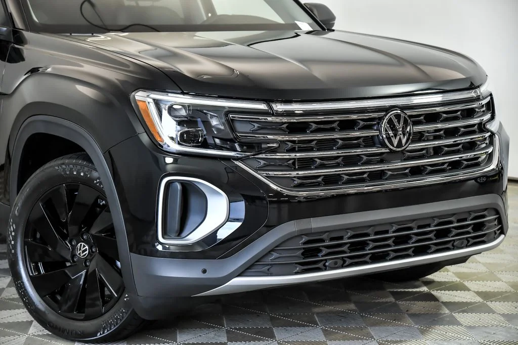 New 2026 Black Volkswagen 2.0T SE w/Technology image 2