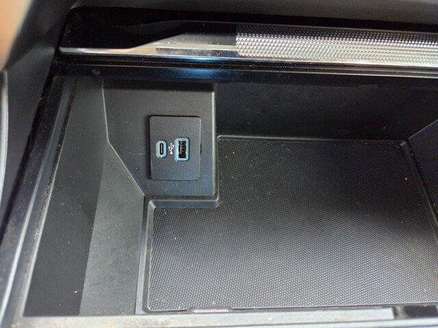 Used 2021 Agate Black Metallic Ford LARIAT image 21