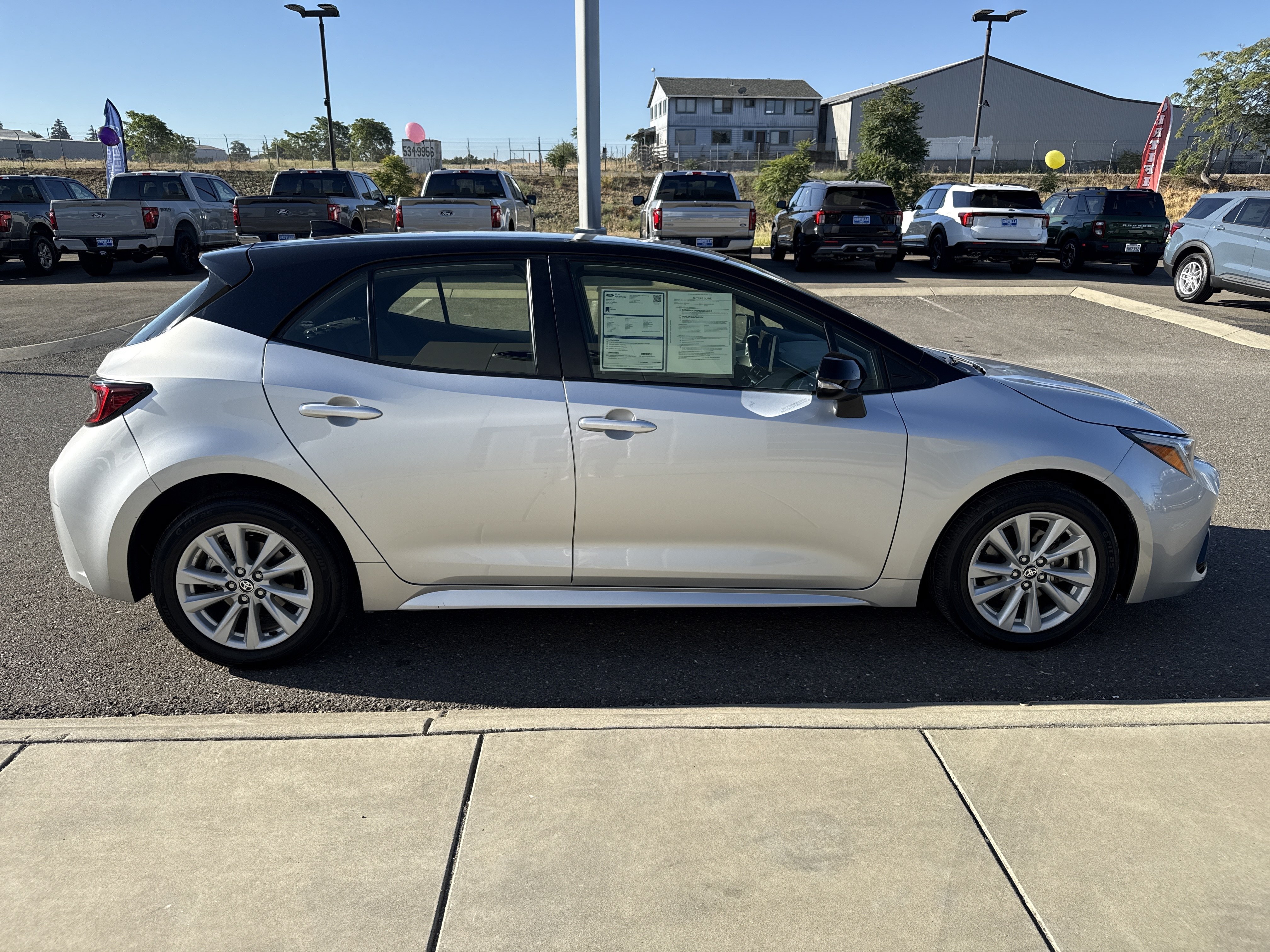 Certified Used 2023 Classic Silver / Midnight Black Metallic Toyota SE image 6