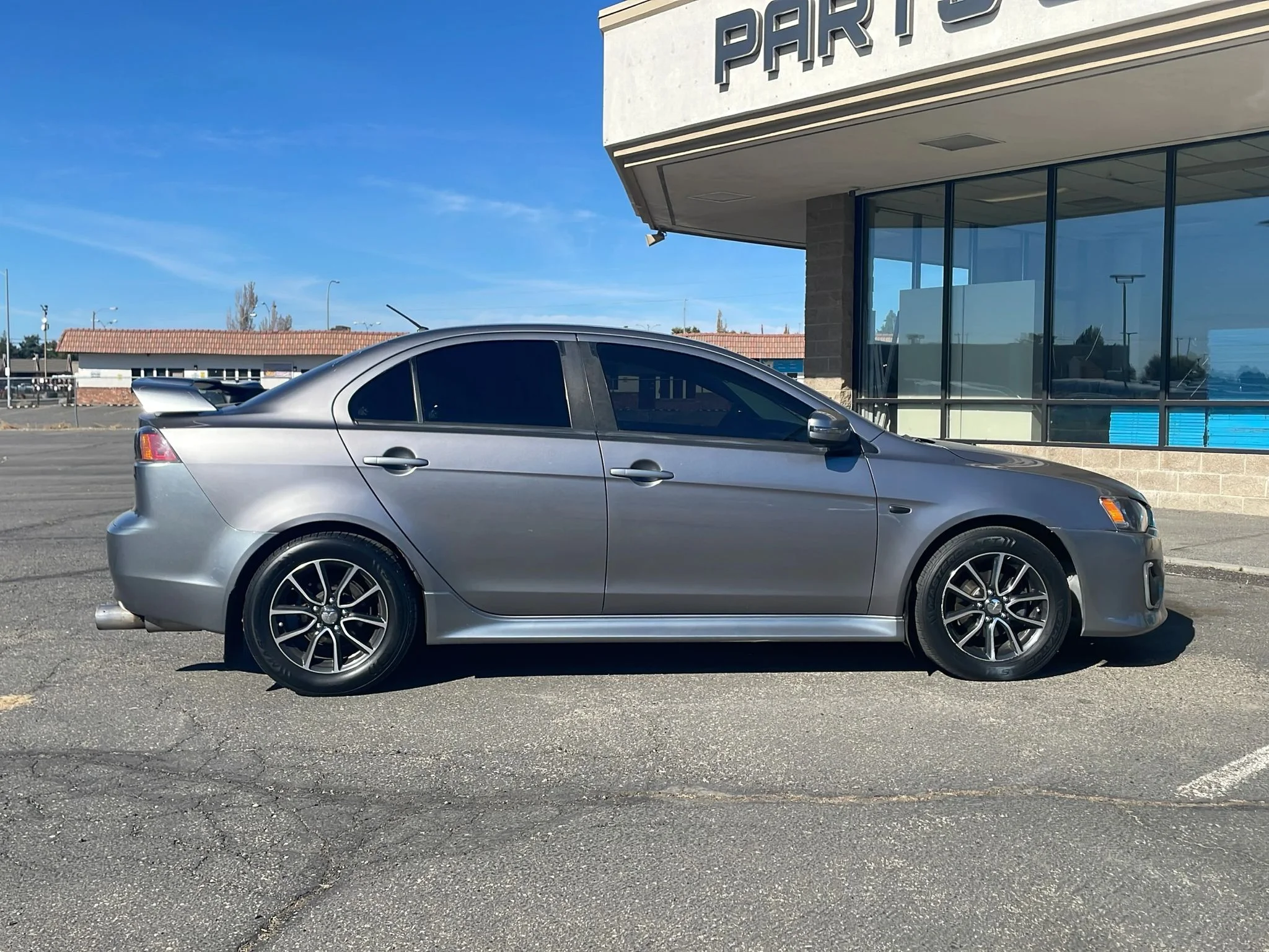 Used 2017 Mercury Gray Pearl Mitsubishi ES image 8