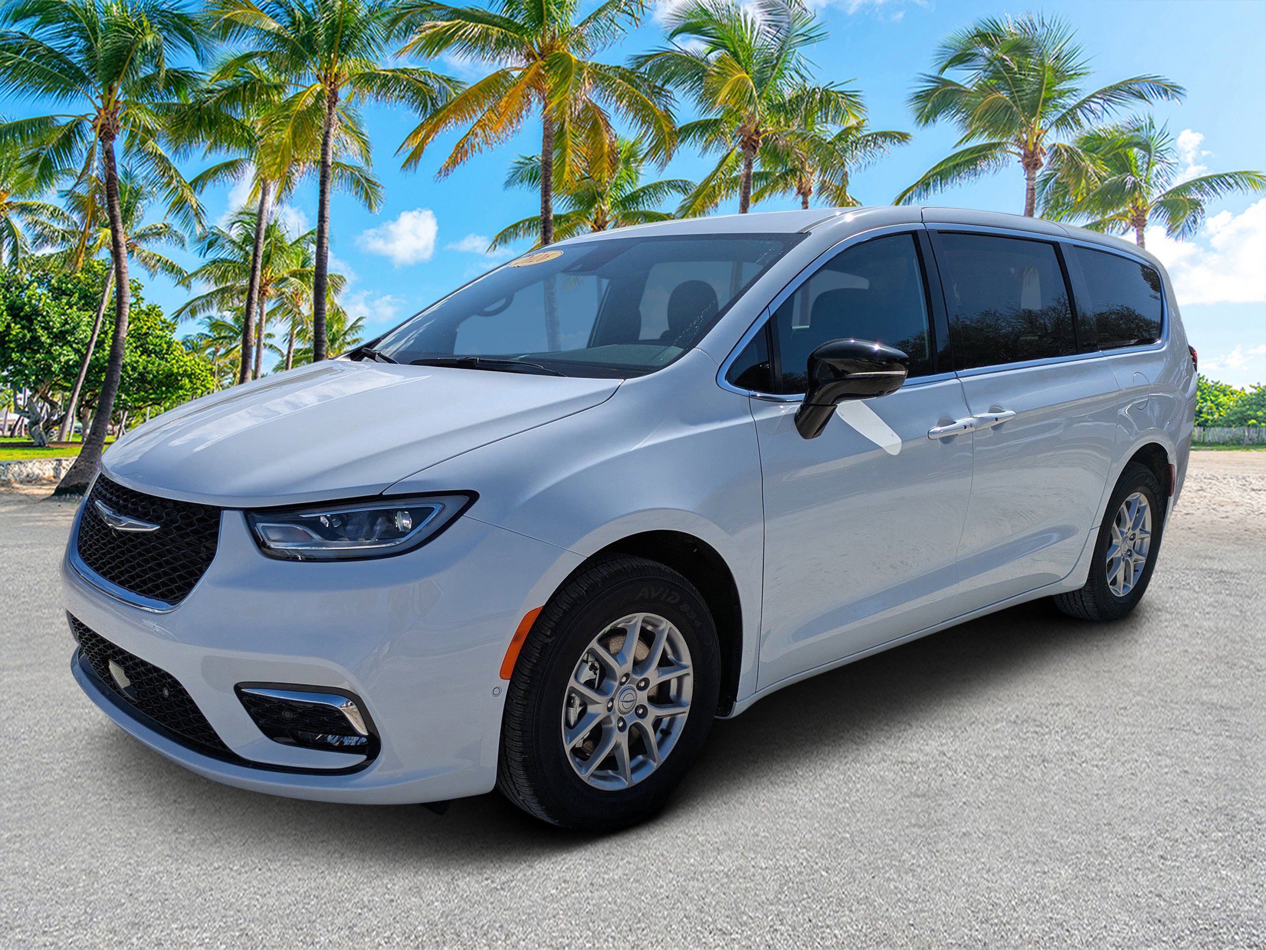 New 2026 Bright White Clear-Coat Exterior Paint Chrysler Select image 7