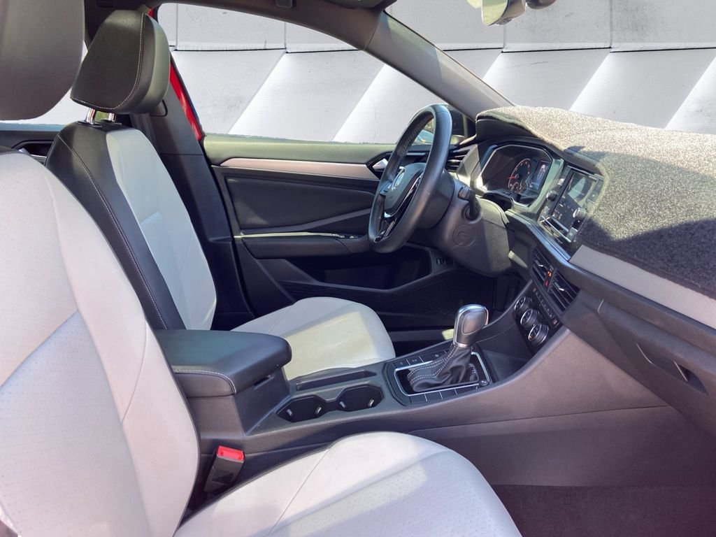 Used 2019  Volkswagen R-Line image 12