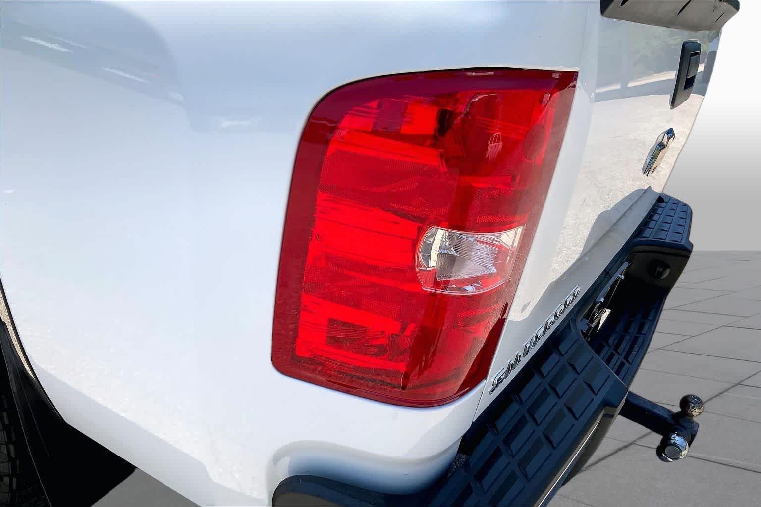 Used 2007 Summit White Chevrolet Work Truck image 27