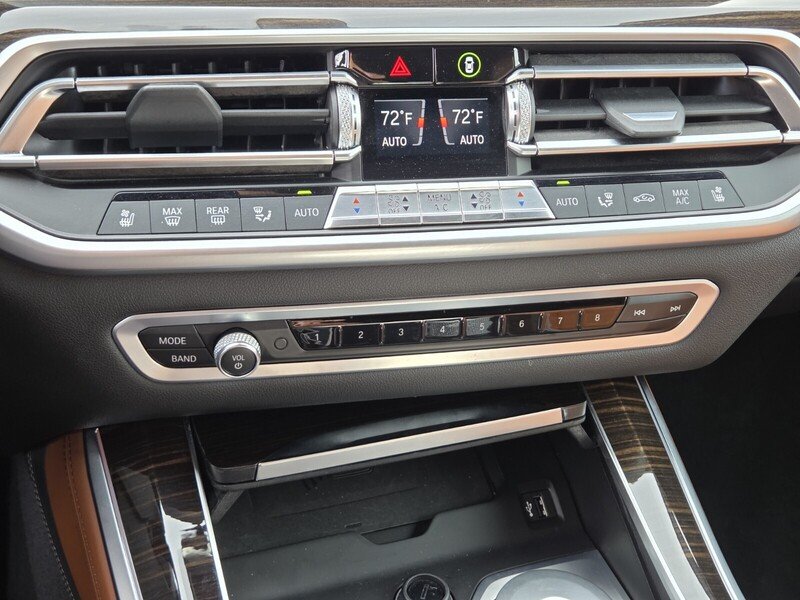 Used 2019 White BMW xDrive50i image 33
