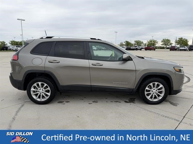 Used 2020 Light Brownstone Pearlcoat Jeep Latitude image 3