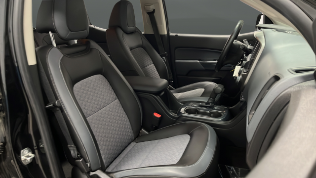 Used 2015 Black Chevrolet Z71 image 23