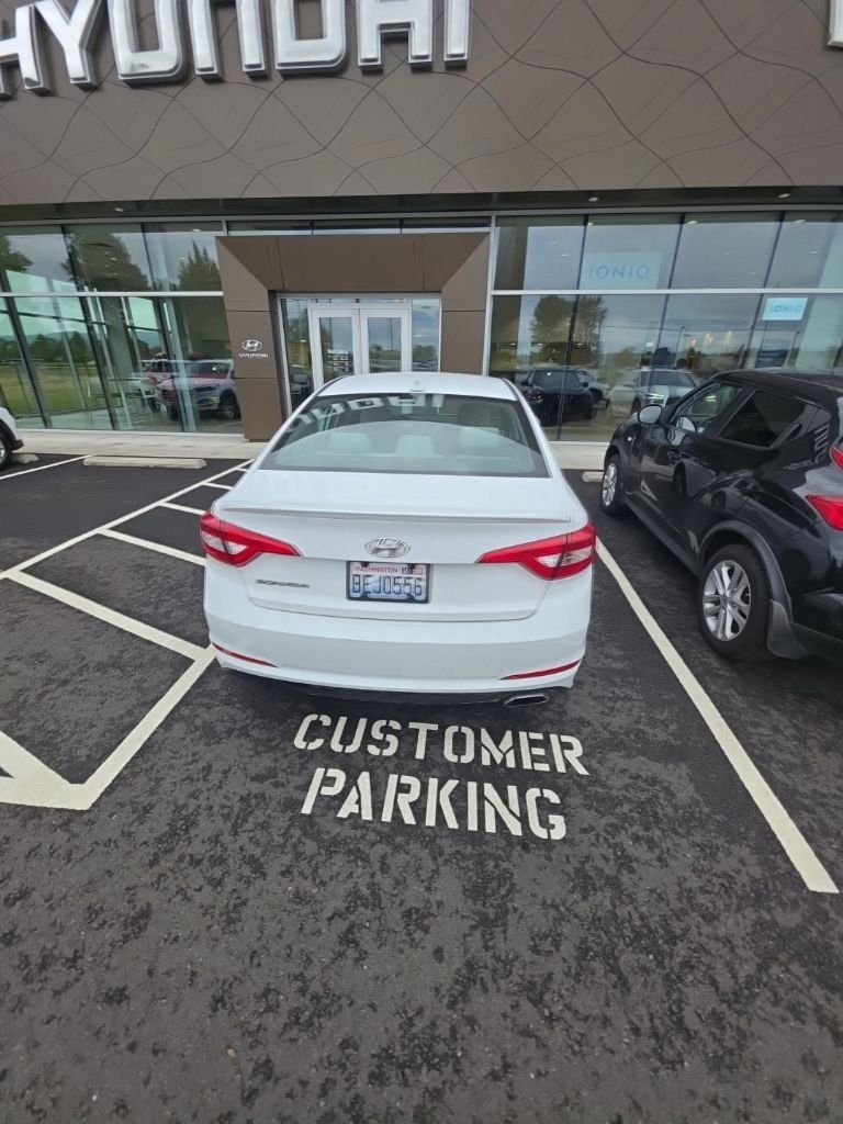 Used 2015 Quartz White Pearl Hyundai SE image 7