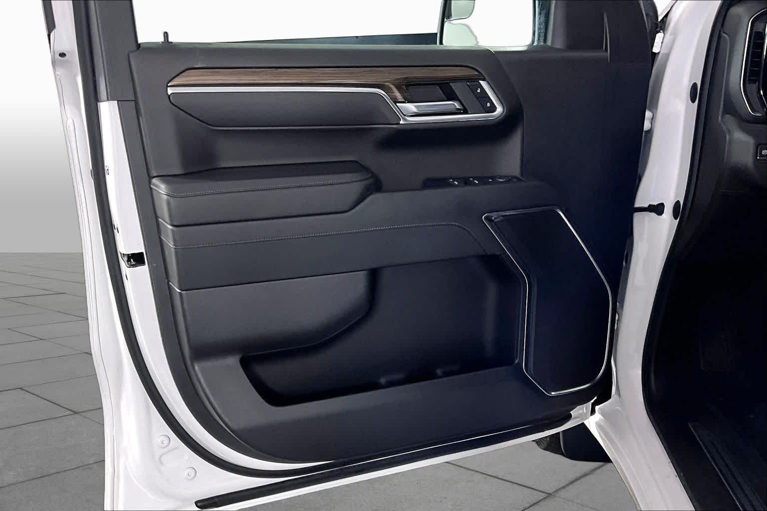 Used 2023 Summit White Chevrolet LT (2FL) image 21