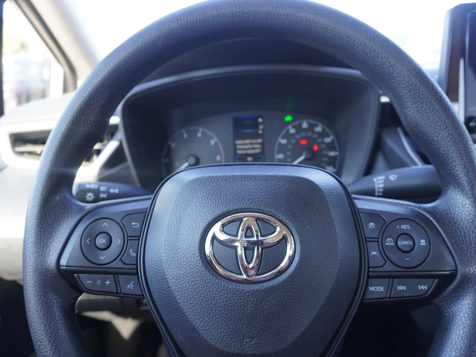 Used 2024 Classic Silver Toyota Hybrid XLE image 21