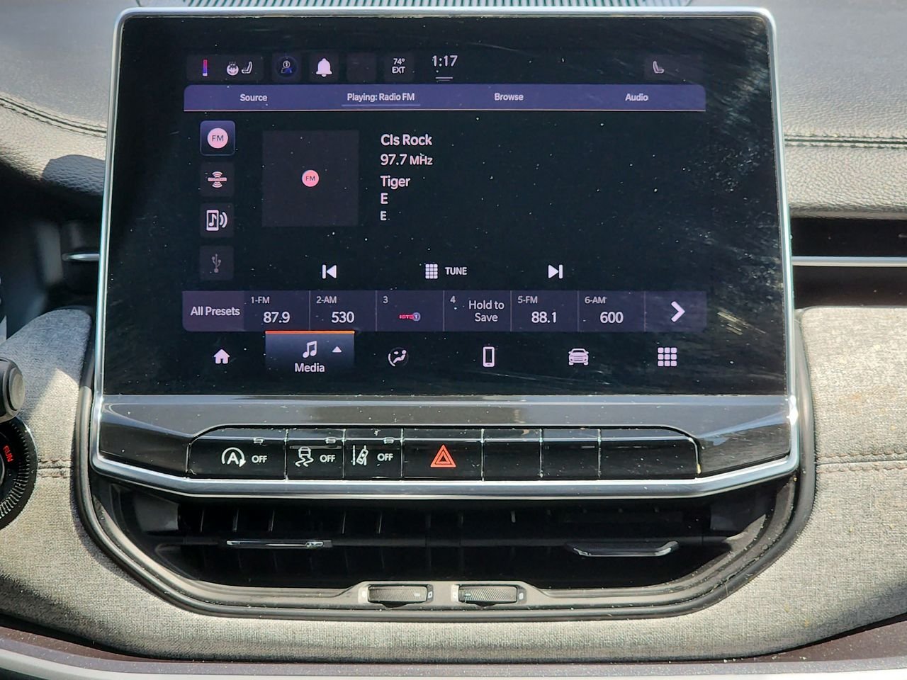 Used 2022 White Jeep Latitude Lux image 15