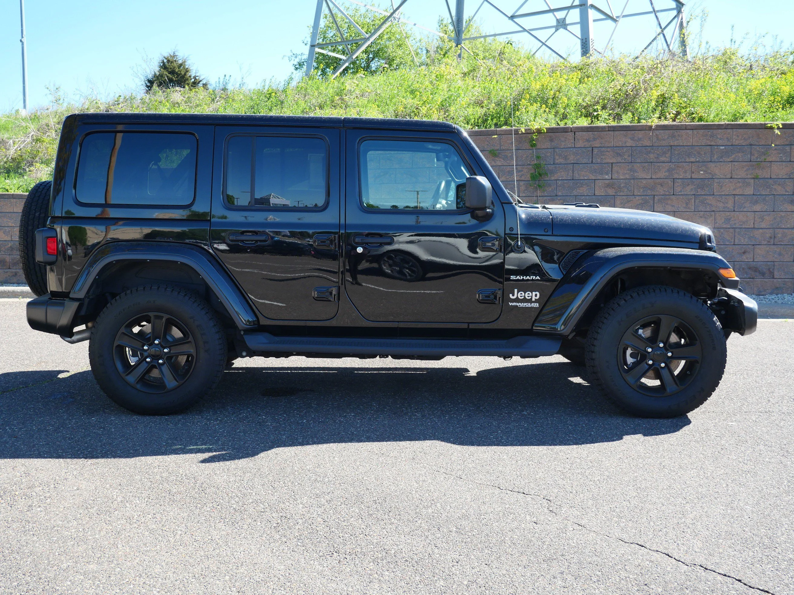 Certified Used 2022 Black Clearcoat Jeep Unlimited Sahara image 7