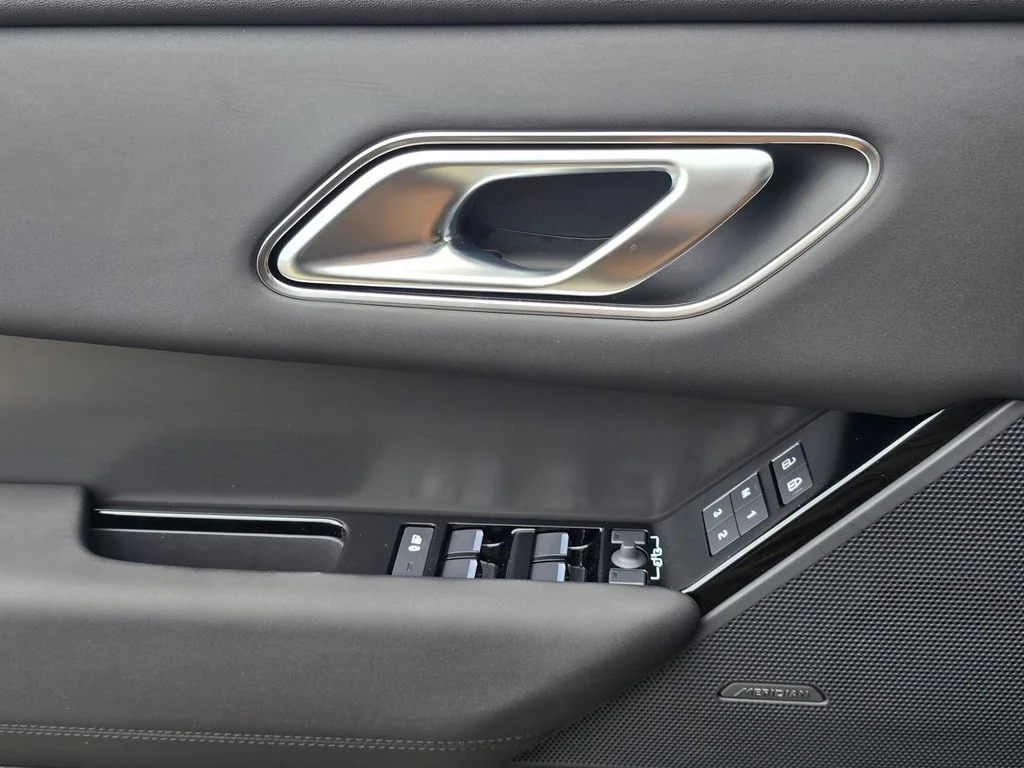 New 2026 Santorini Black LAND ROVER S image 28