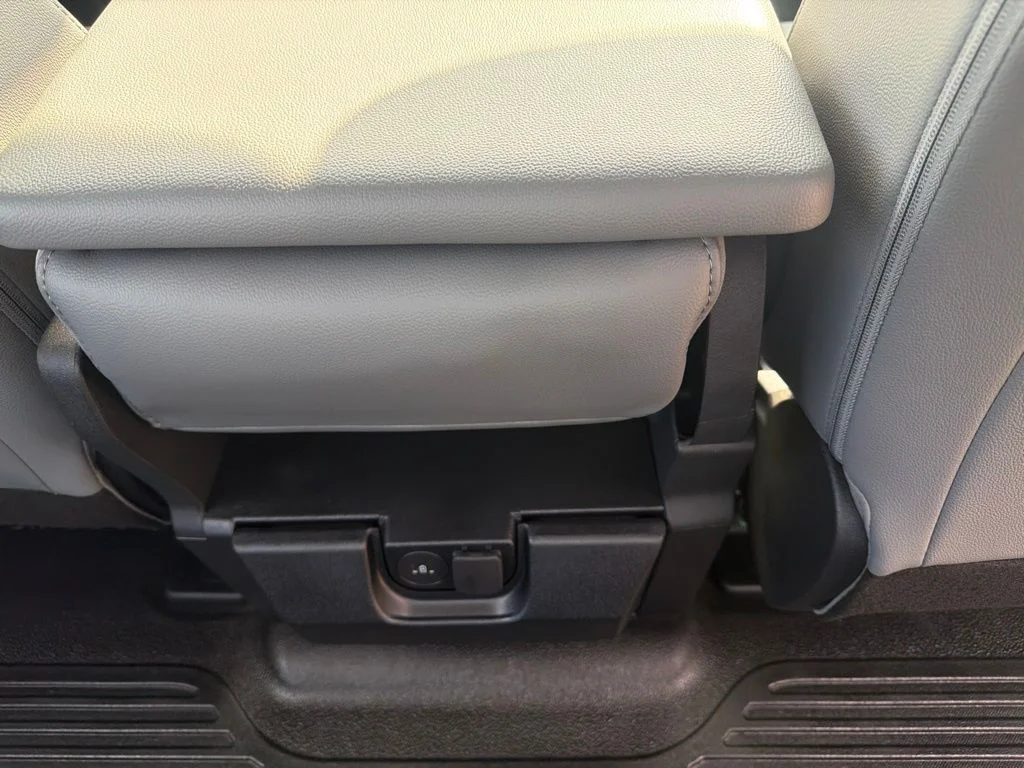 New 2027 Oxford White Ford F-250® XL image 29