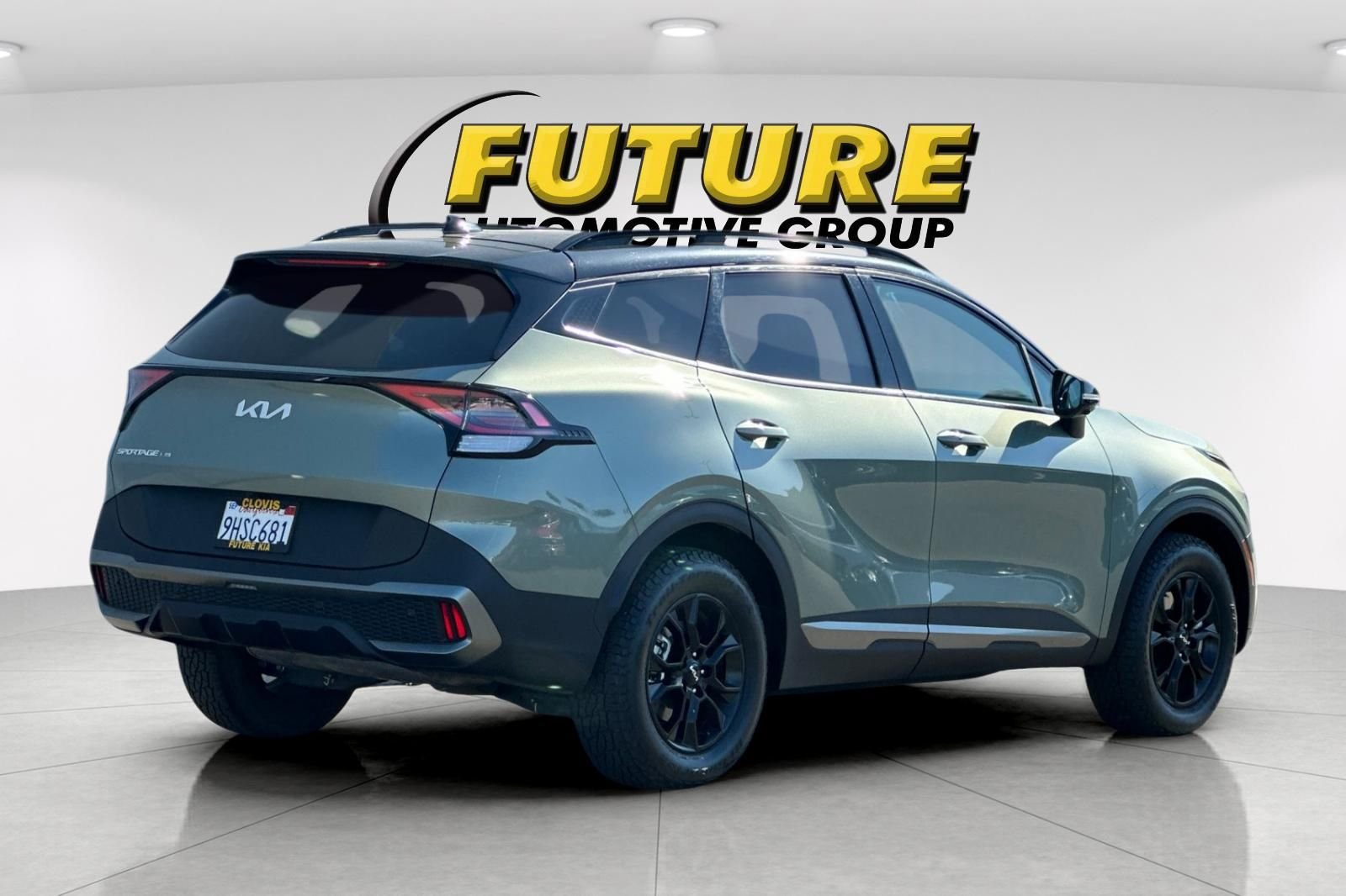 Used 2024 Green Kia X-Pro Prestige image 4