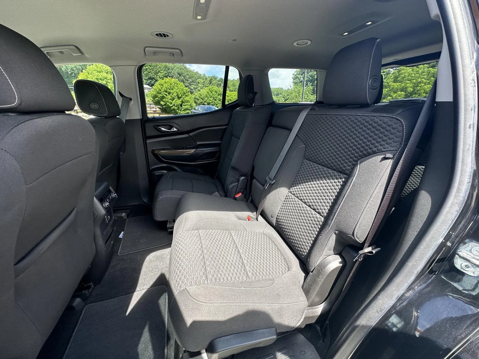 Used 2019 Ebony Twilight Metallic GMC SLE image 11