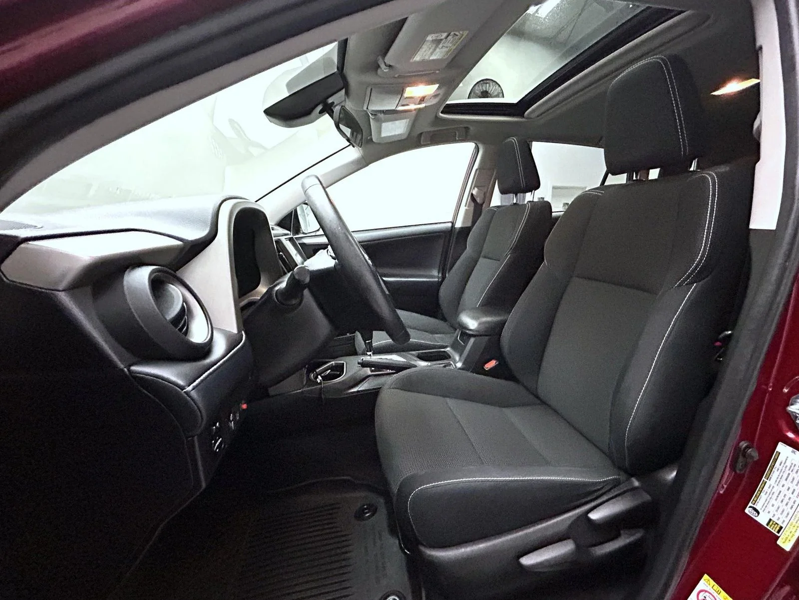 Used 2018 Red Toyota XLE image 10