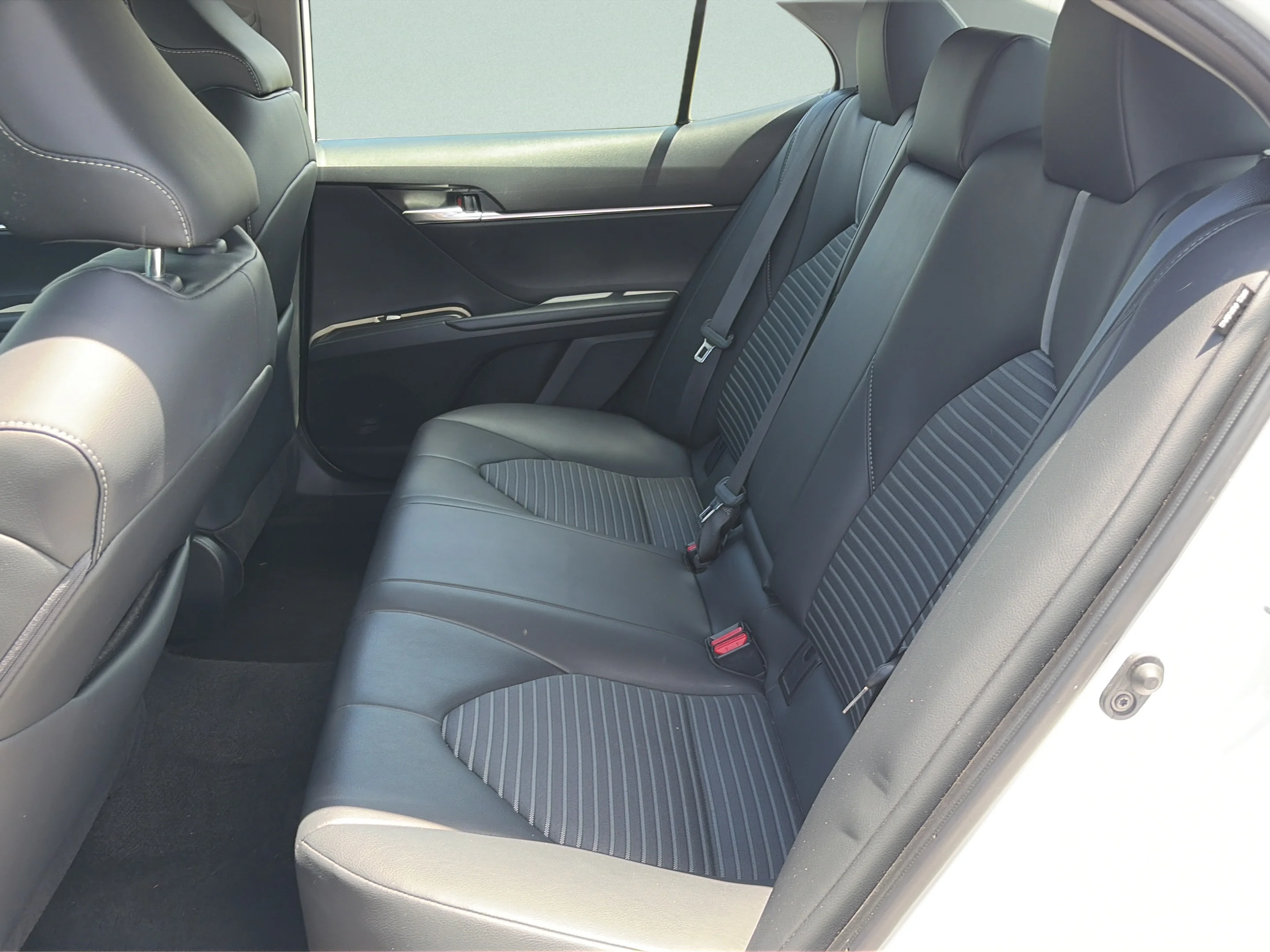 Used 2024 Ice Toyota SE image 9