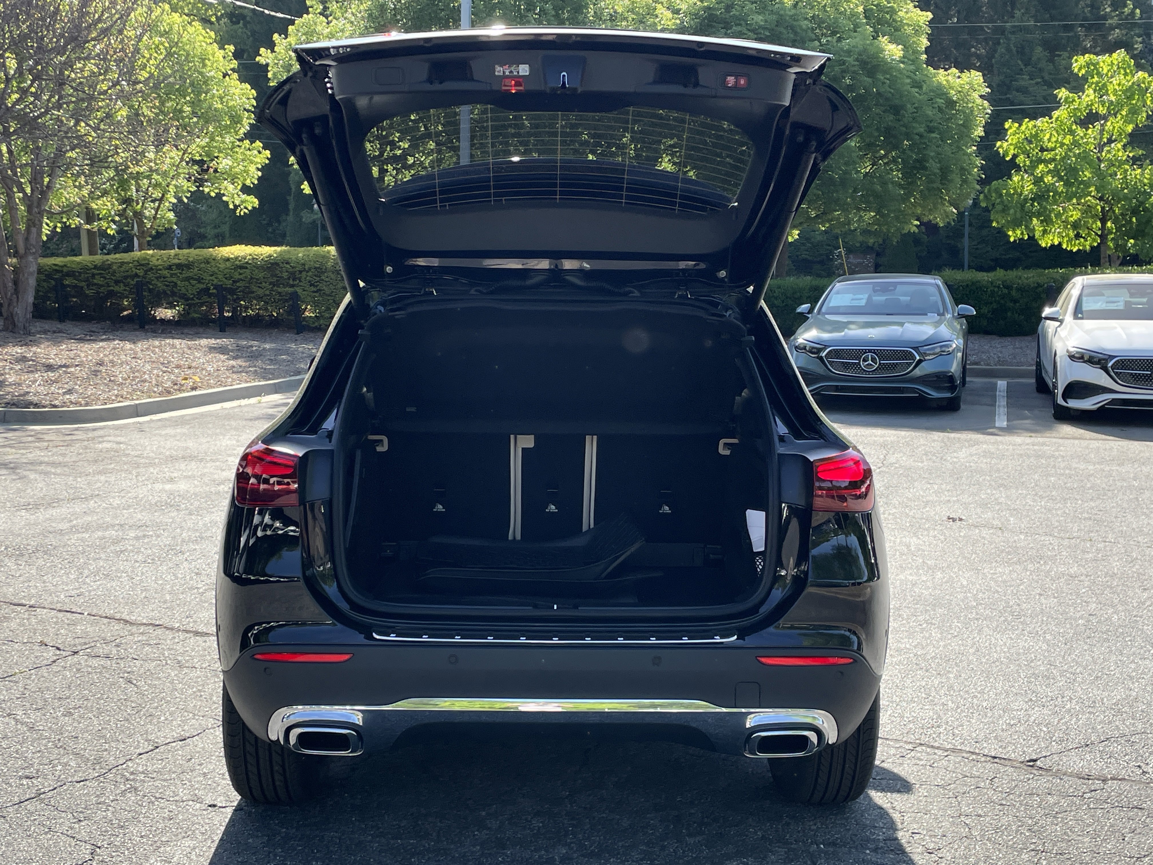 New 2026 Cosmos Black Metallic Mercedes-Benz GLA 250 SUV image 8