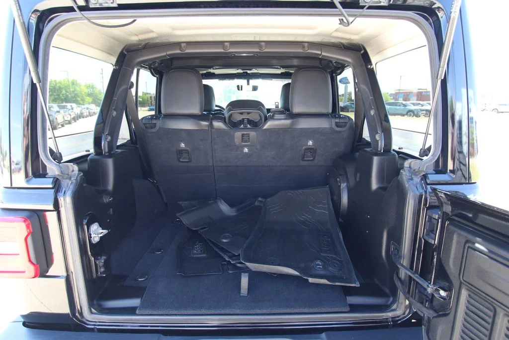 Used 2019 Black Jeep Unlimited Sahara image 15