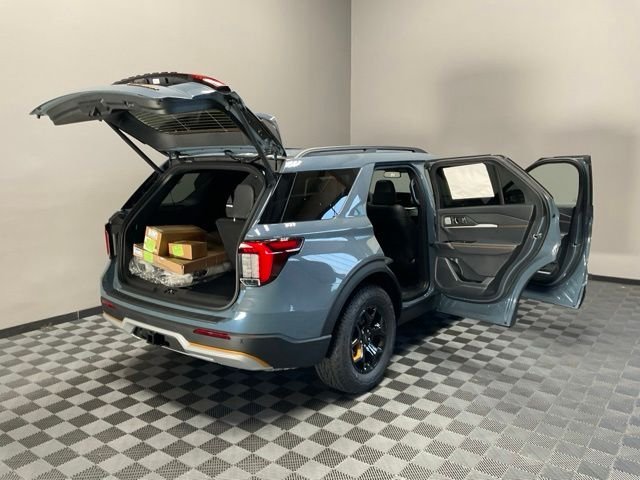 New 2026 Vapor Blue Metallic Ford Tremor® image 29