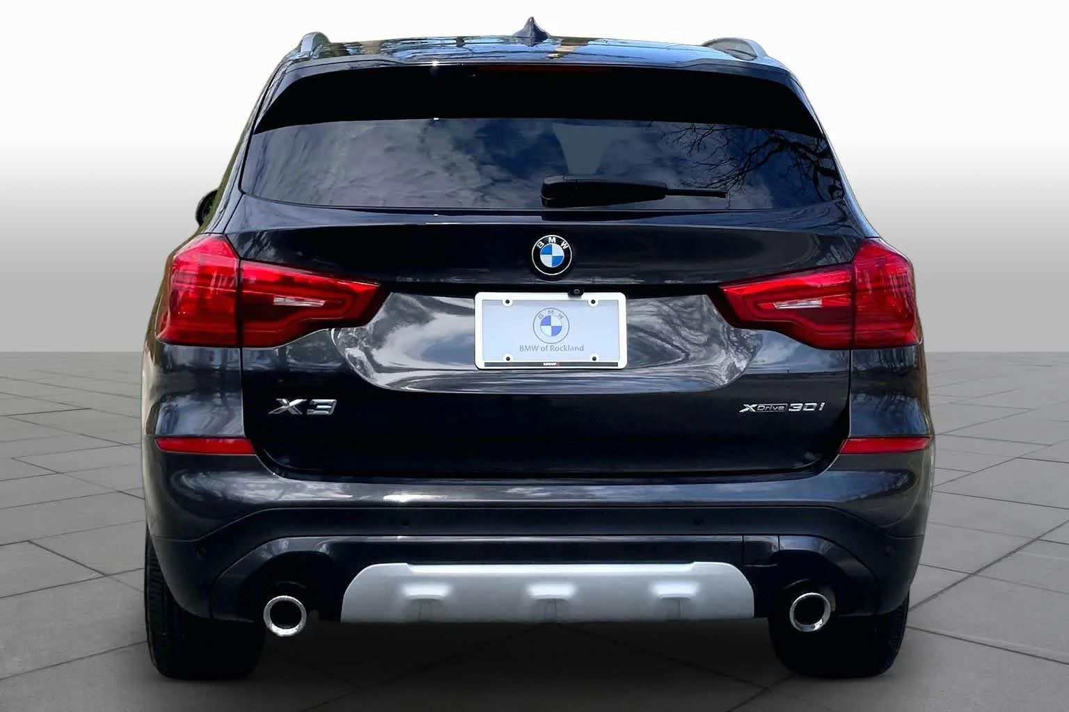 Used 2019 Dark Graphite Metallic BMW xDrive30i image 4