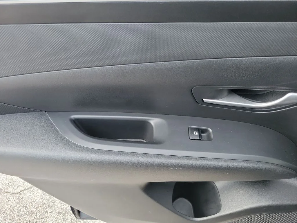 Used 2024 Black Hyundai SEL image 25
